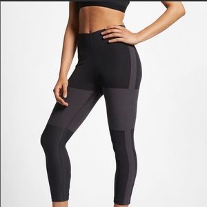 NWT Nike Women’s Running Crop Tech Pack